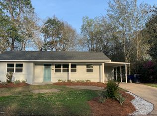 305 Mincheck Rd, Ocean Springs, MS 39564