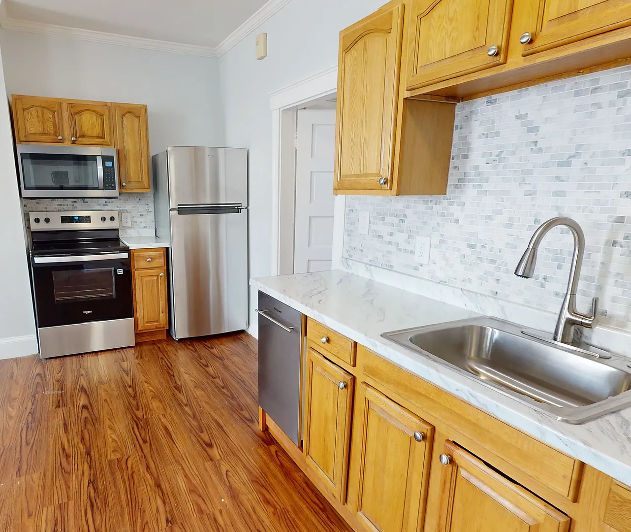 8/1 No Fee! Spacious 3BR near downtown Salem! — Photo 3