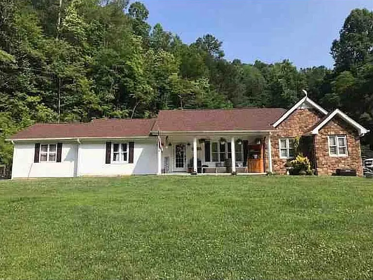 3321 Beech Creek Rd — Photo 1