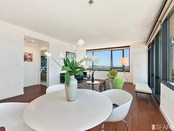 3rd image of 260 King St Unit 1019