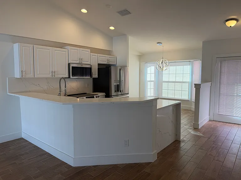 4509 SW Santa Barbara Pl — Photo 6