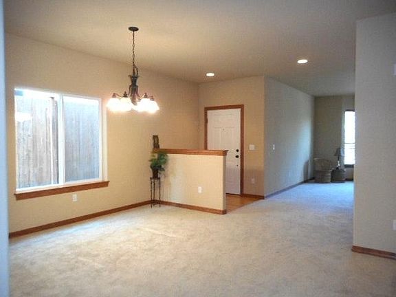 Spacious, open entryway.