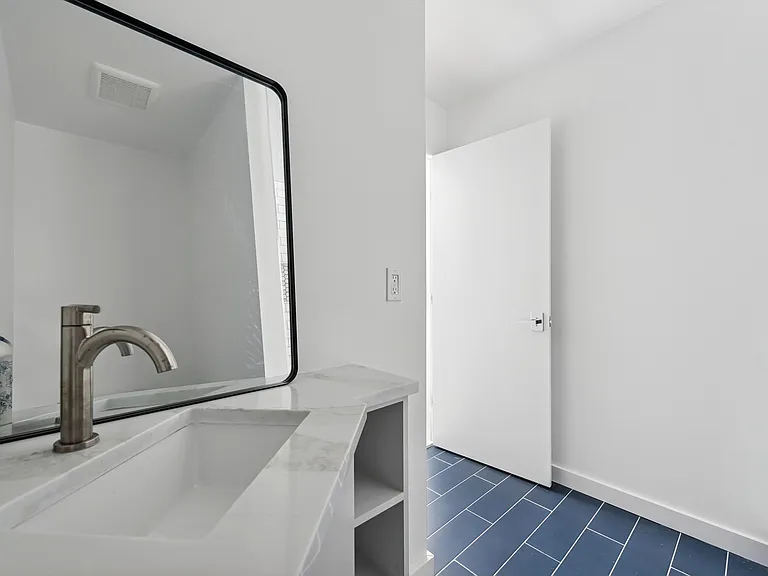 10 Hampton St — Photo 14