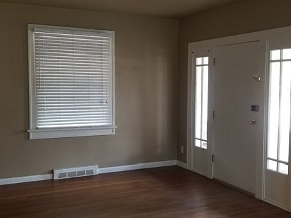 3rd image of 323 N School St
