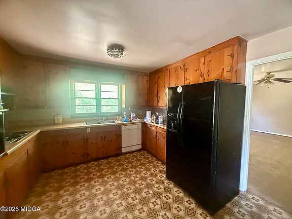 3rd image of 219 New St