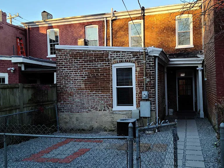 1017 W Clay St — Photo 9