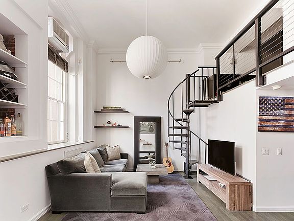 2nd image of 29 King St APT 4E