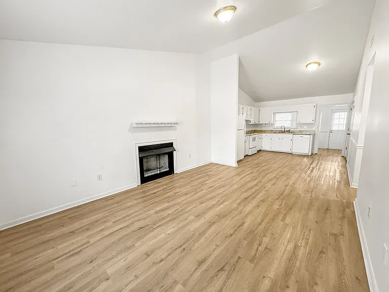 105 Browning Ln — Photo 1