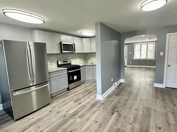3rd image of 5152 Crestwood Dr #5152CRESTWOODDR