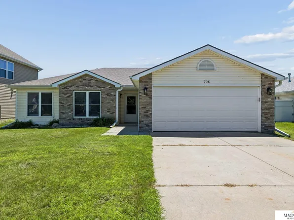 706 Lamont Dr, Lincoln, NE 68528