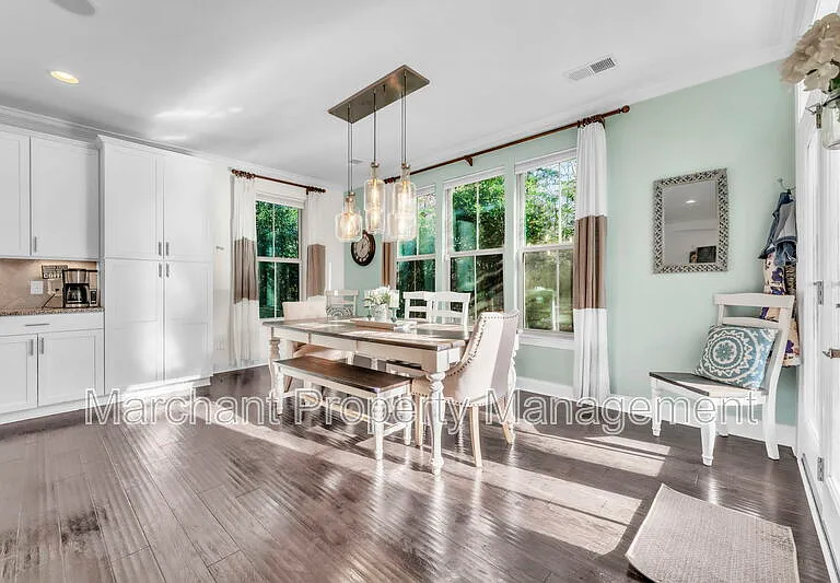 4 Woodland Chase Ct — Photo 15
