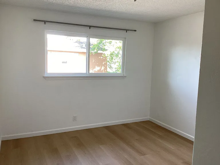 1786 Reinelt Ave — Photo 14