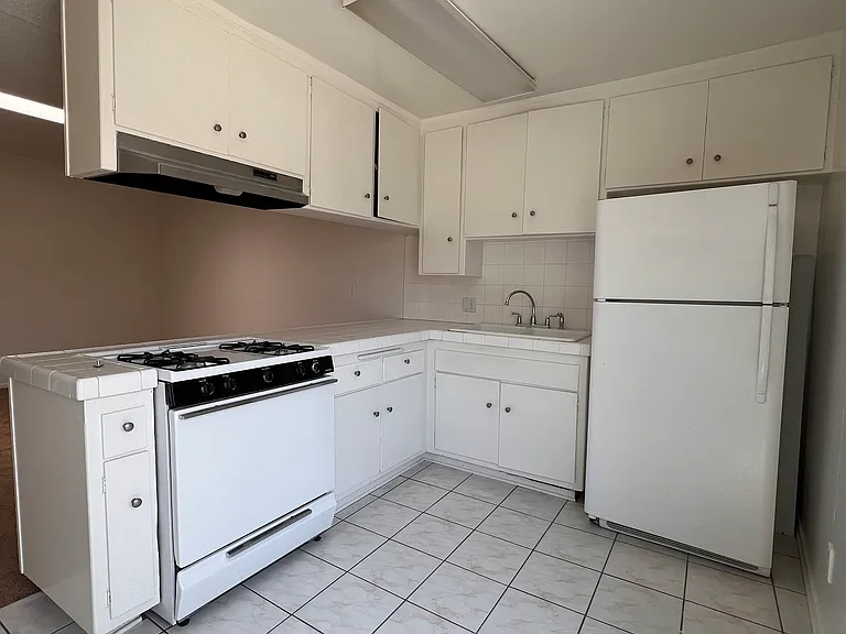 525 N Francisca Ave #11 — Photo 11