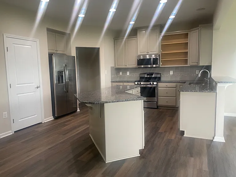 2410 Walthall Ct — Photo 24