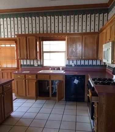 4th image of 13216 Almond Dr