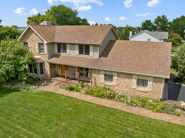 404 Arrowhead Dr, Gilberts, IL 60136