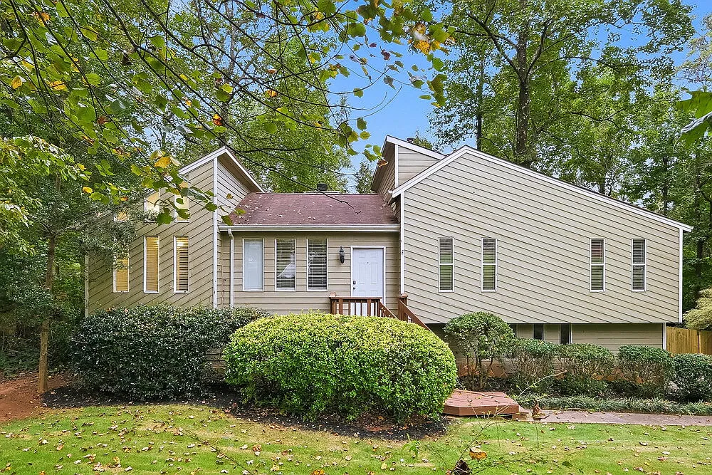 3 bed, 2.0 bath, 2084 sqft, $2,225 — Photo 1