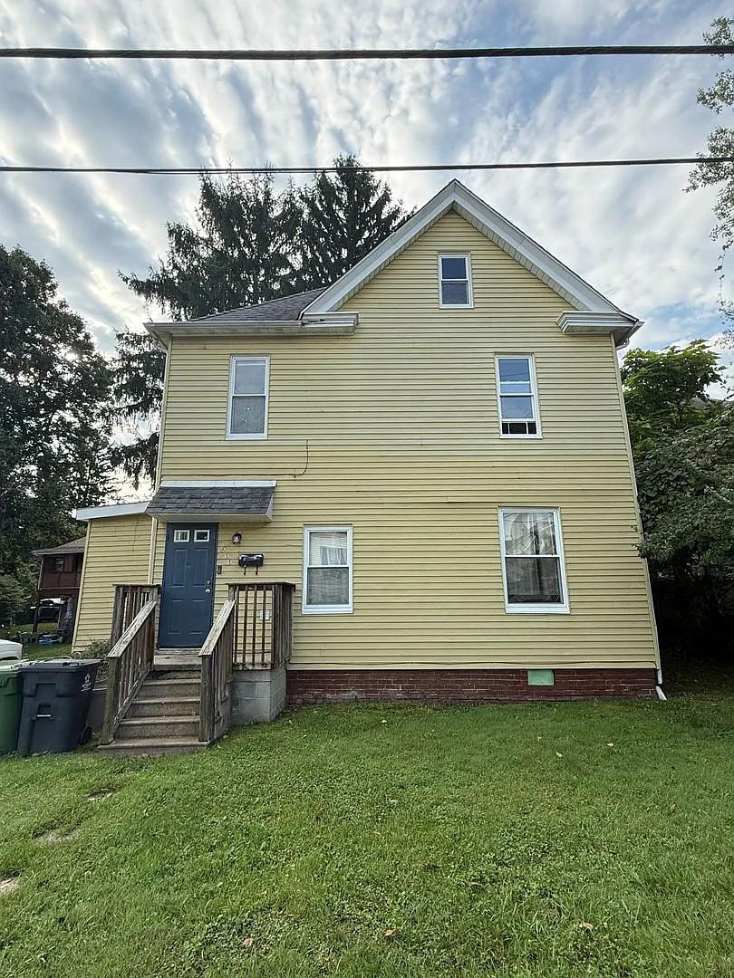 South Park Rental - $900/mo — Photo 1