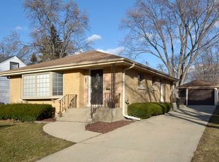 947 N Fernandez Ave, Arlington Heights, IL 60004