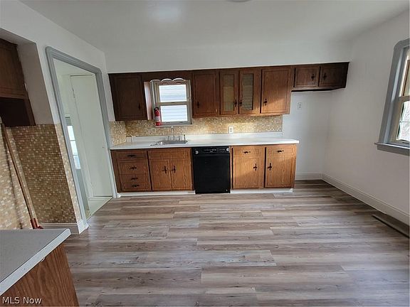5th image of 12802 Bennington Ave