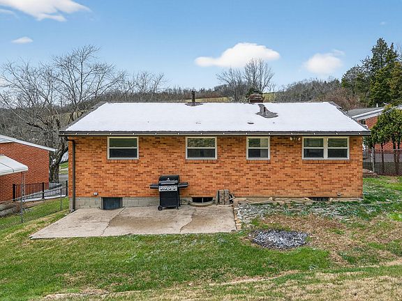 5th image of 20 Elmwood Cir