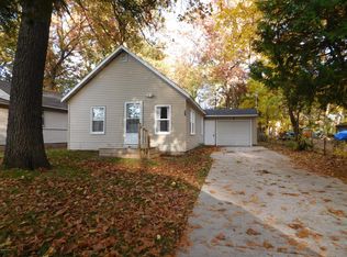 32 S Kensington St, Muskegon, MI 49442