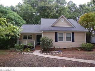 800 Carriage Crossing Ln, Greensboro, NC 27410