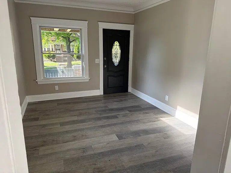 10302 Lamontier Ave — Photo 3