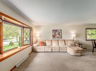 5216 Raven Dr, Greendale, WI 53129