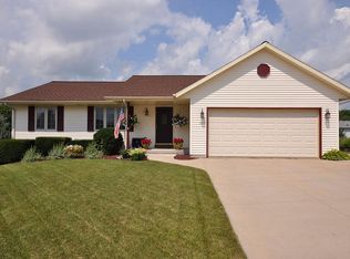 1704 Dandelion Ln, West Bend, WI 53090
