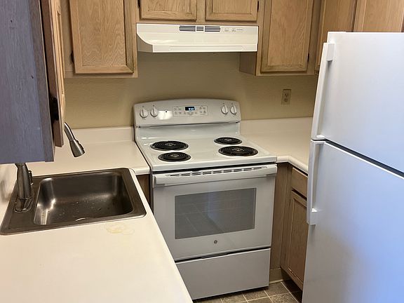 4th image of 4319 Railroad Ave APT 5