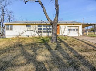 28 3rd Dr, Decatur, IL 62521