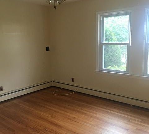 5th image of 37 Park Cir
