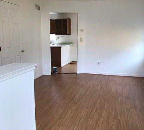 5th image of 36 Chapin St