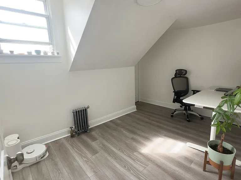 225 Roosevelt Ave #2 — Photo 8