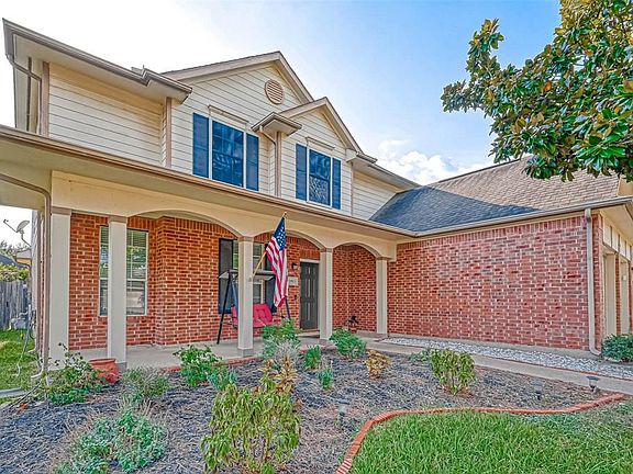 2nd image of 2015 Holly Glade Ln