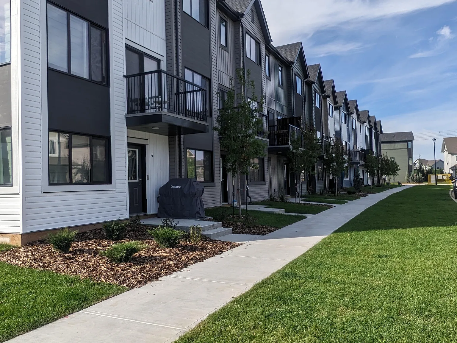 2035 Chalmers Way Southwest Edmonton — Photo 1