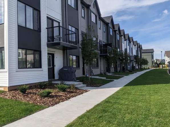 2035 Chalmers Way SW #90, Edmonton, AB T6W 2G1