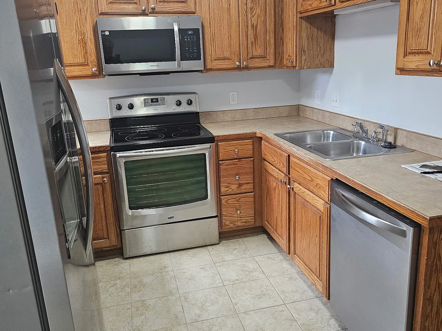 2 bed, 1025 sqft, $1,350 — Photo 3