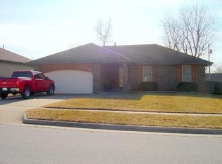 661 W Village St, Springfield, MO 65807