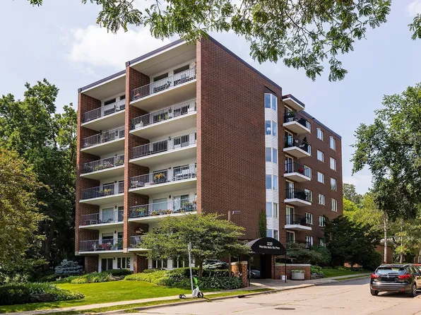 3220 W Bde Maka Ska Pkwy #401, Minneapolis, MN 55416