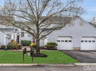 2 Truro Dr, Monroe Township, NJ 08831