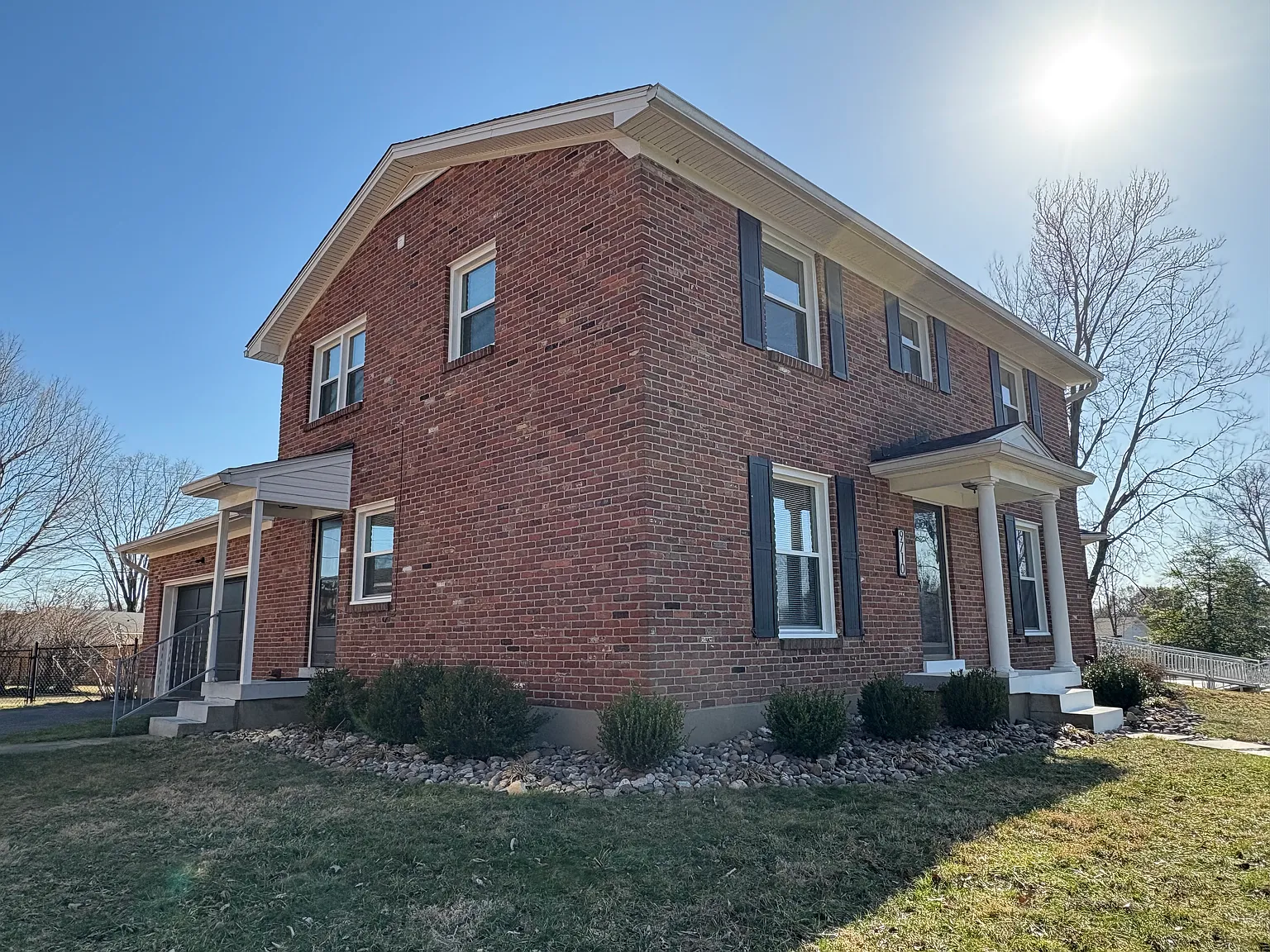 4 bed, 2.5 bath, 2092 sqft, $2,400 — Photo 2