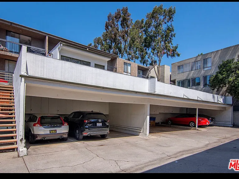925 N Sweetzer Ave #12 — Photo 9