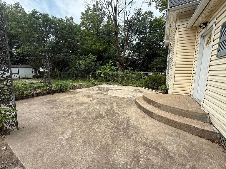 1800 W Lee St — Photo 10