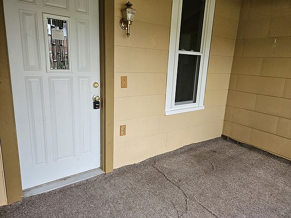 3rd image of 302 E Park St