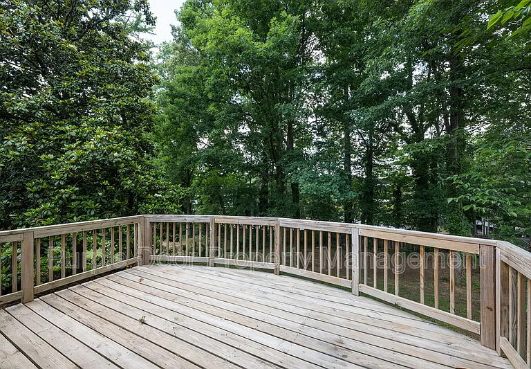2369 Brenda Dr SE — Photo 17