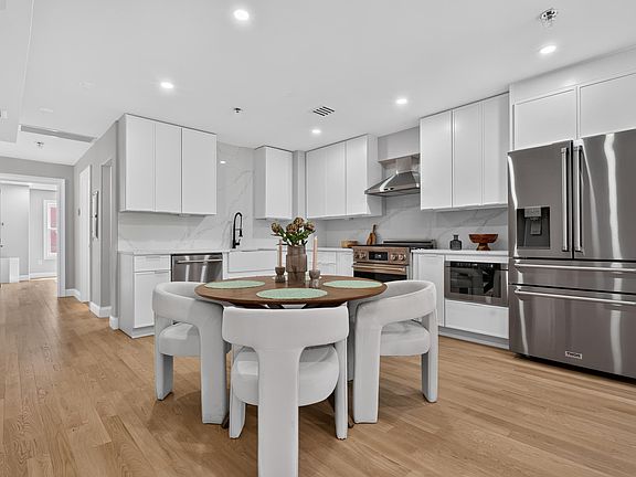 5th image of 306 Grand St #2