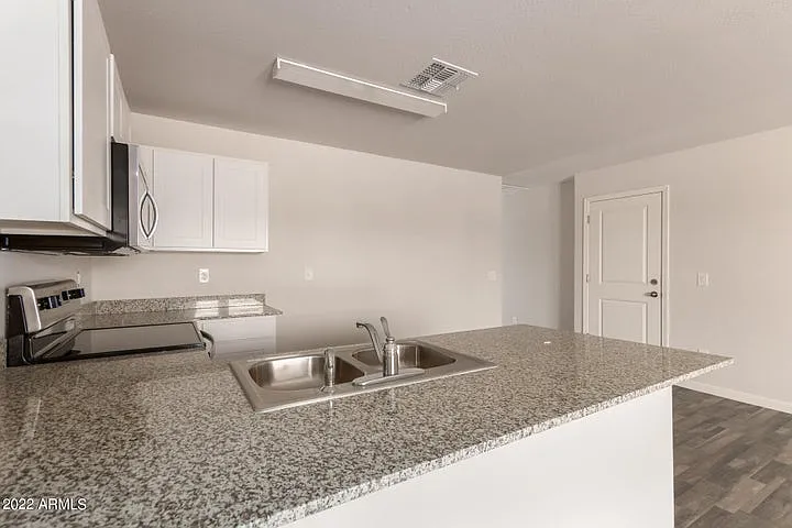 4025 N Montgomery Cir — Photo 7