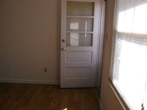 5th image of 470 Moss Dr